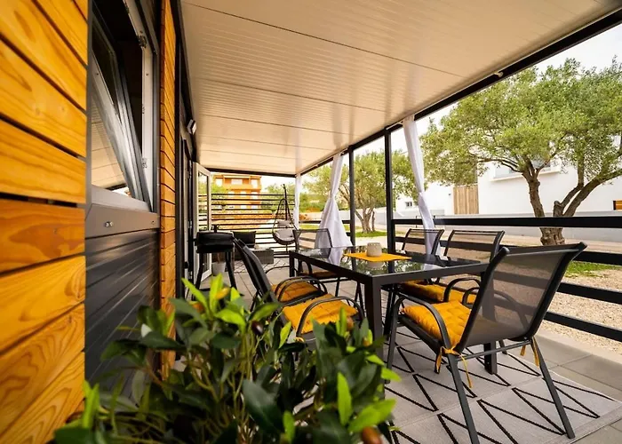Ferienhaus Cosy Modern Mini House 11 By The Sea With Private Terrace In Limoni Camp - Walk To & Local Taverns