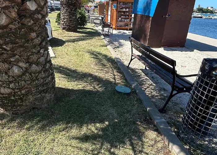 Cosy Modern Mini House 11 By The Sea With Private Terrace In Limoni Camp - Walk To & Local Taverns Ferienhaus