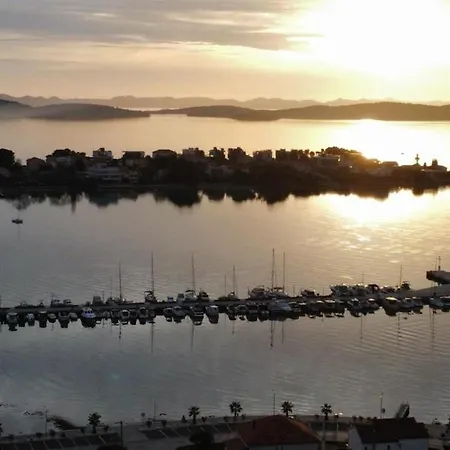 Cosy Modern Mini House 11 By The Sea With Private Terrace In Limoni Camp - Walk To & Local Taverns Prázdninový dům