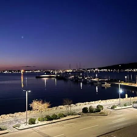 Cosy Modern Mini House 11 By The Sea With Private Terrace In Limoni Camp - Walk To & Local Taverns *
