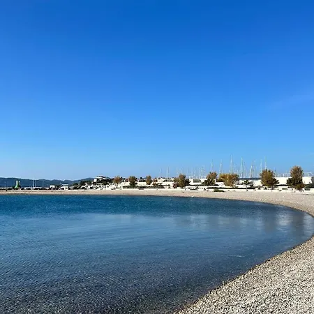 Cosy Modern Mini House 11 By The Sea With Private Terrace In Limoni Camp - Walk To & Local Taverns Feriehus