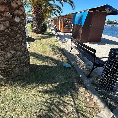 Cosy Modern Mini House 11 By The Sea With Private Terrace In Limoni Camp - Walk To & Local Taverns Feriehus