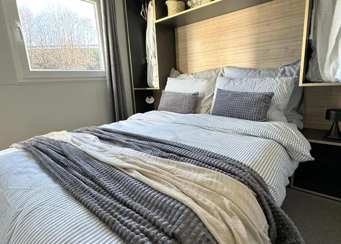 Cosy Modern Mini House 11 By The Sea With Private Terrace In Limoni Camp - Walk To & Local Taverns * Sukošan