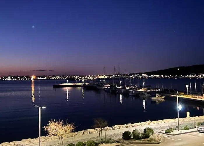 Cosy Modern Mini House 11 By The Sea With Private Terrace In Limoni Camp - Walk To & Local Taverns *