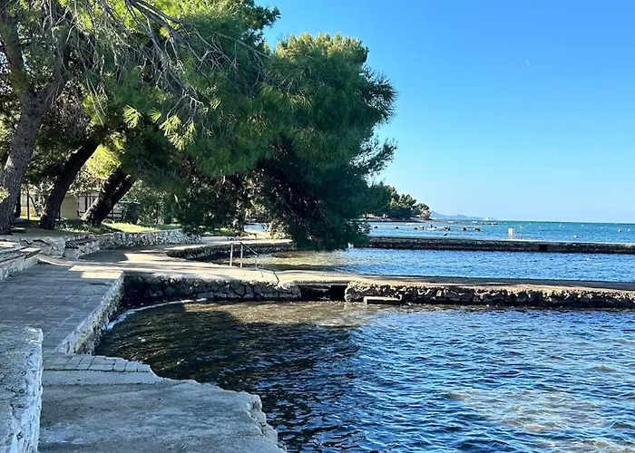 Cosy Modern Mini House 11 By The Sea With Private Terrace In Limoni Camp - Walk To & Local Taverns *