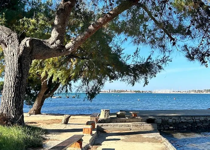 Nyaraló Cosy Modern Mini House 11 By The Sea With Private Terrace In Limoni Camp - Walk To & Local Taverns *